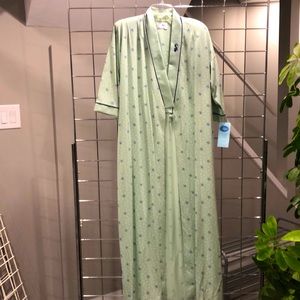 Women’s Short Sleeve Bathrobe(Missing belt)
